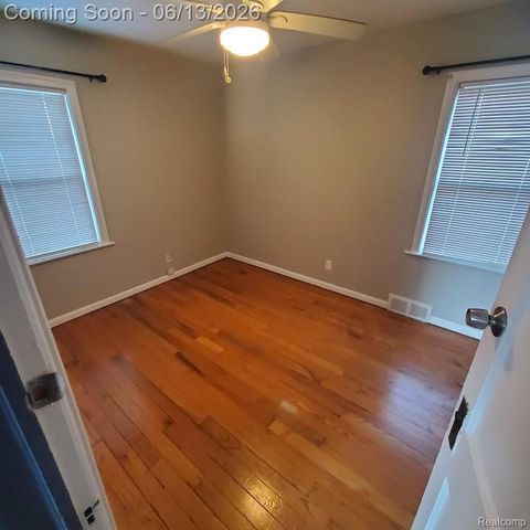 675 E Beverly Avenue, Pontiac, MI 48340