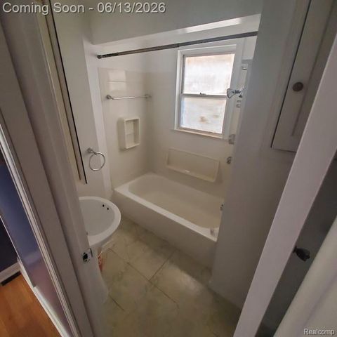 675 E Beverly Avenue, Pontiac, MI 48340