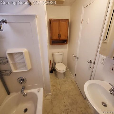 675 E Beverly Avenue, Pontiac, MI 48340