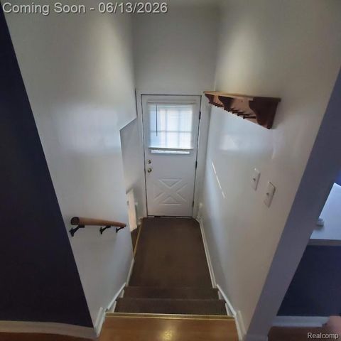 675 E Beverly Avenue, Pontiac, MI 48340
