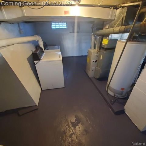 675 E Beverly Avenue, Pontiac, MI 48340