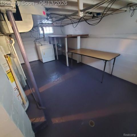 675 E Beverly Avenue, Pontiac, MI 48340