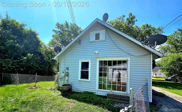 675 E Beverly Avenue, Pontiac, MI 48340