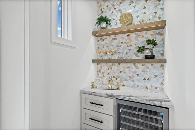 17377 W 169th Terrace, Olathe, KS 66062
