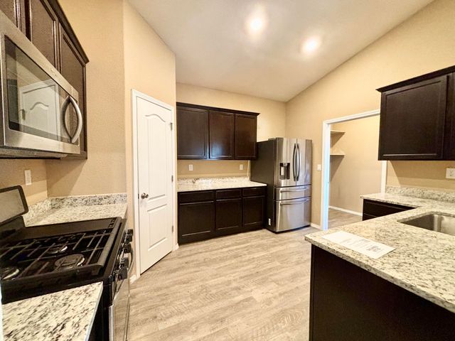 1906 LETIZIA Lane, Belen, NM 87002