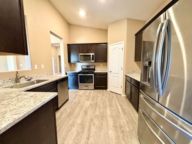 1906 LETIZIA Lane, Belen, NM 87002