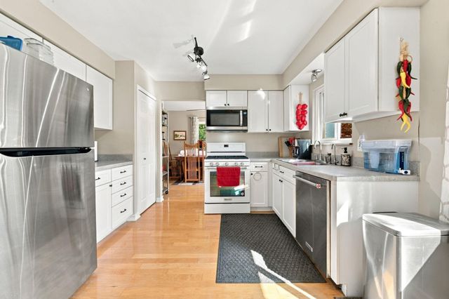 3423 Burwood Lane Lane, Oak Park, MI 48357
