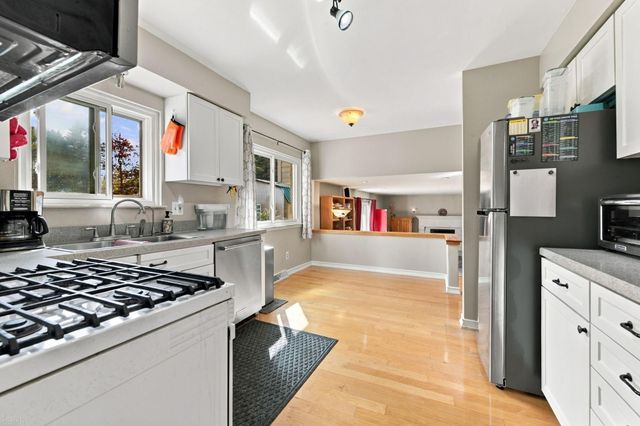 3423 Burwood Lane Lane, Oak Park, MI 48357