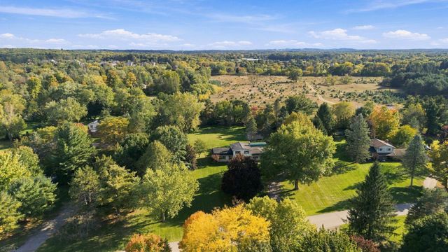 3423 Burwood Lane Lane, Oak Park, MI 48357