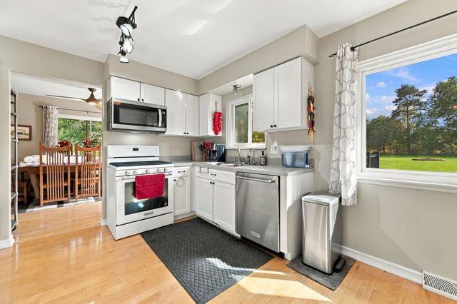 3423 Burwood Lane Lane, Oak Park, MI 48357