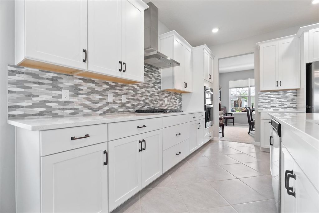 Image 11 of property listing at 693 BIG PINE AVENUE, Minneola, FL 34715