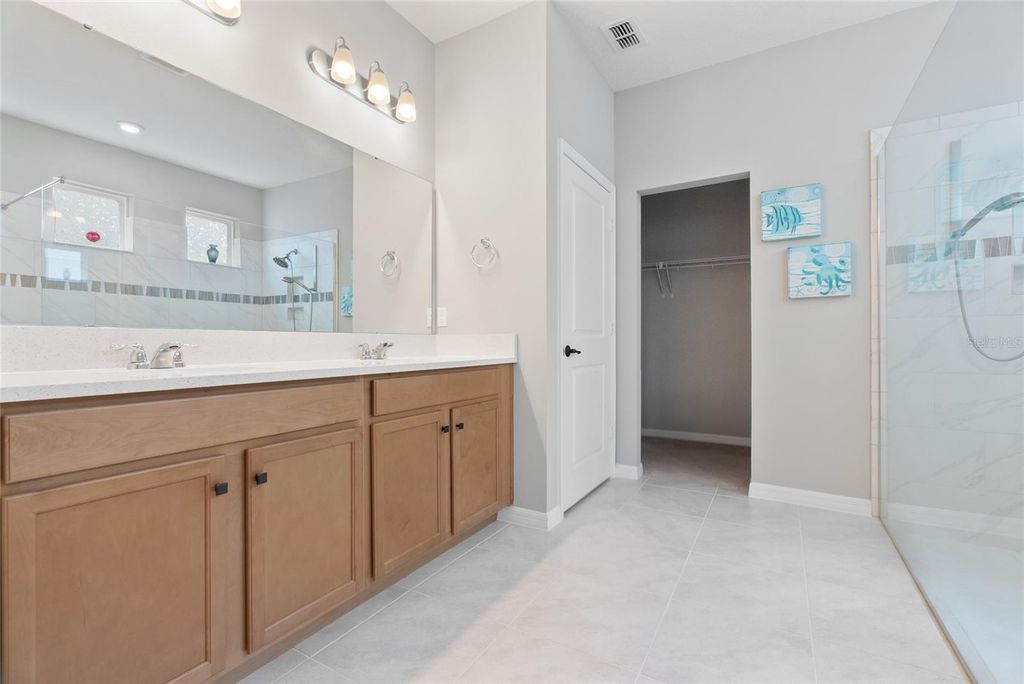 Image 16 of property listing at 693 BIG PINE AVENUE, Minneola, FL 34715