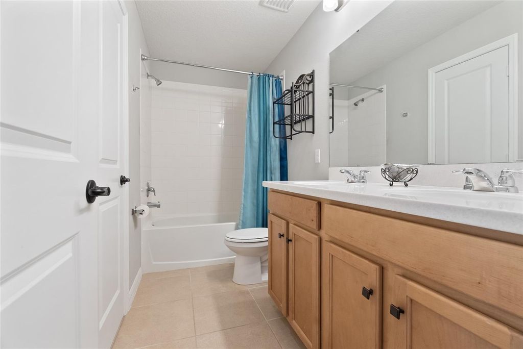 Image 29 of property listing at 693 BIG PINE AVENUE, Minneola, FL 34715