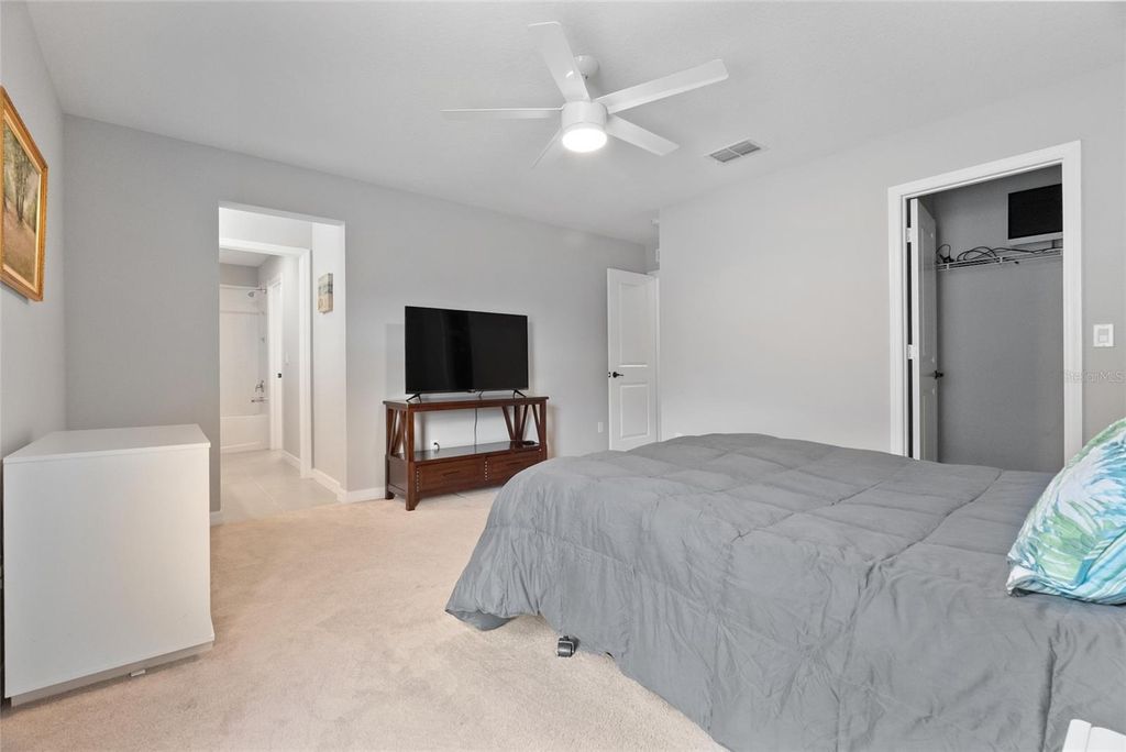 Image 33 of property listing at 693 BIG PINE AVENUE, Minneola, FL 34715