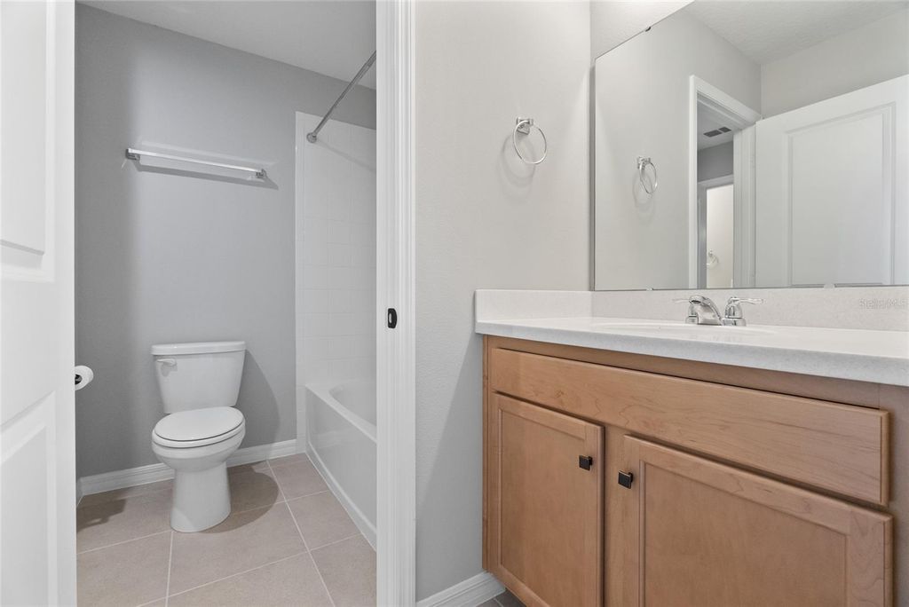 Image 34 of property listing at 693 BIG PINE AVENUE, Minneola, FL 34715