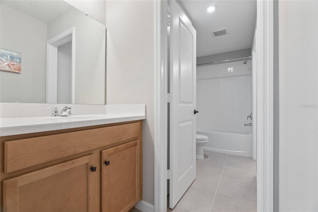 Image 35 of property listing at 693 BIG PINE AVENUE, Minneola, FL 34715