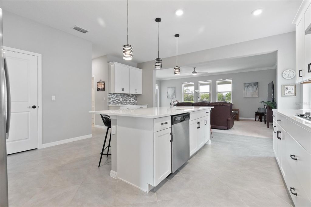 Image 7 of property listing at 693 BIG PINE AVENUE, Minneola, FL 34715