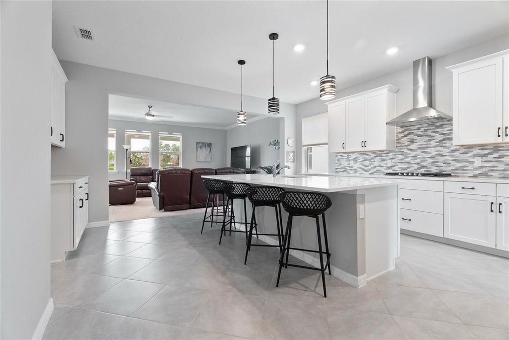 Image 8 of property listing at 693 BIG PINE AVENUE, Minneola, FL 34715