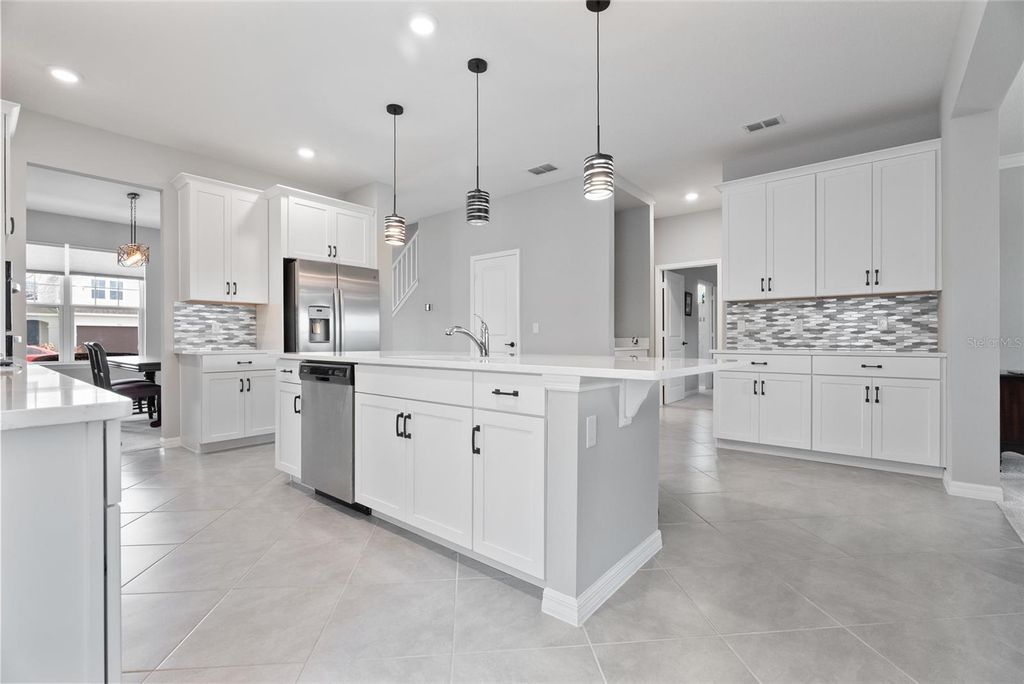 Image 10 of property listing at 693 BIG PINE AVENUE, Minneola, FL 34715