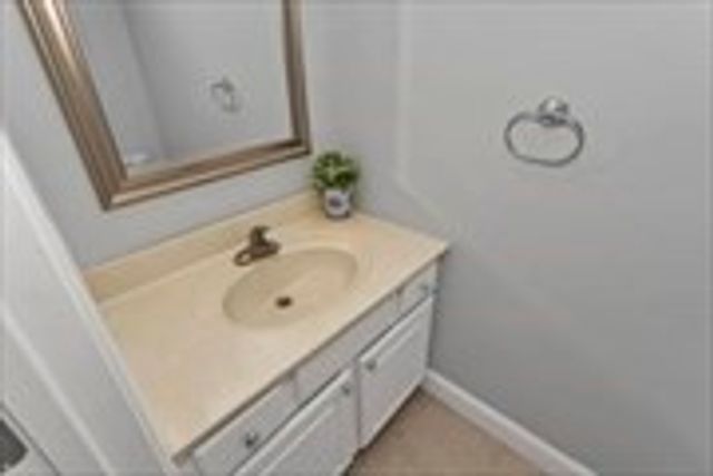 28 Sullivan Blvd A, Oxford, MA 01540