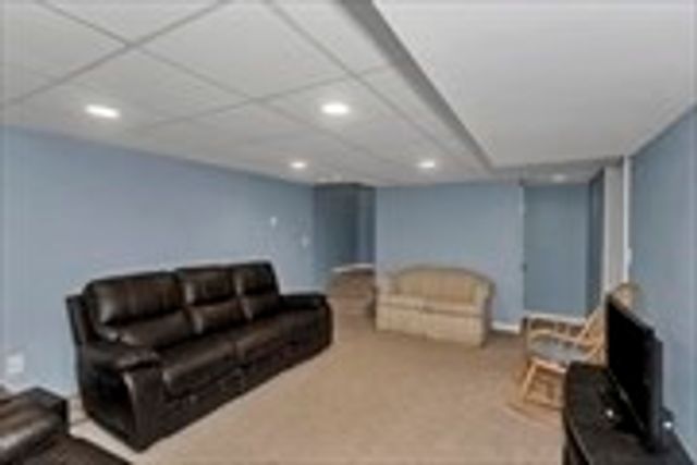 28 Sullivan Blvd A, Oxford, MA 01540