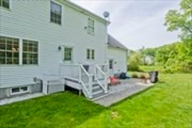 28 Sullivan Blvd A, Oxford, MA 01540