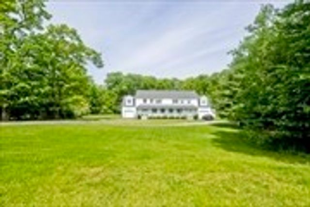 28 Sullivan Blvd A, Oxford, MA 01540