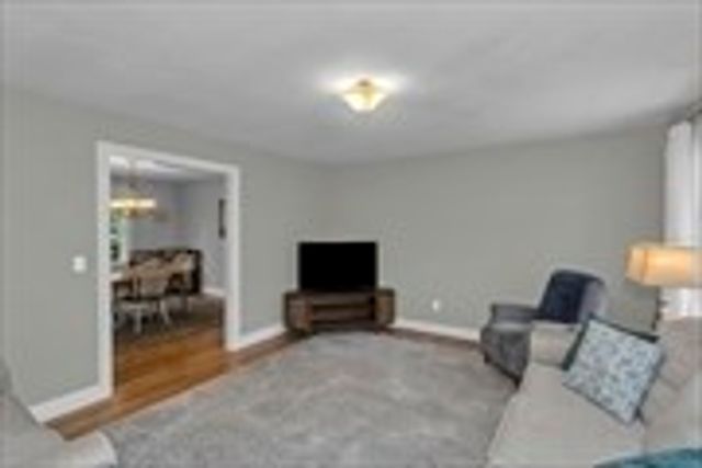 28 Sullivan Blvd A, Oxford, MA 01540