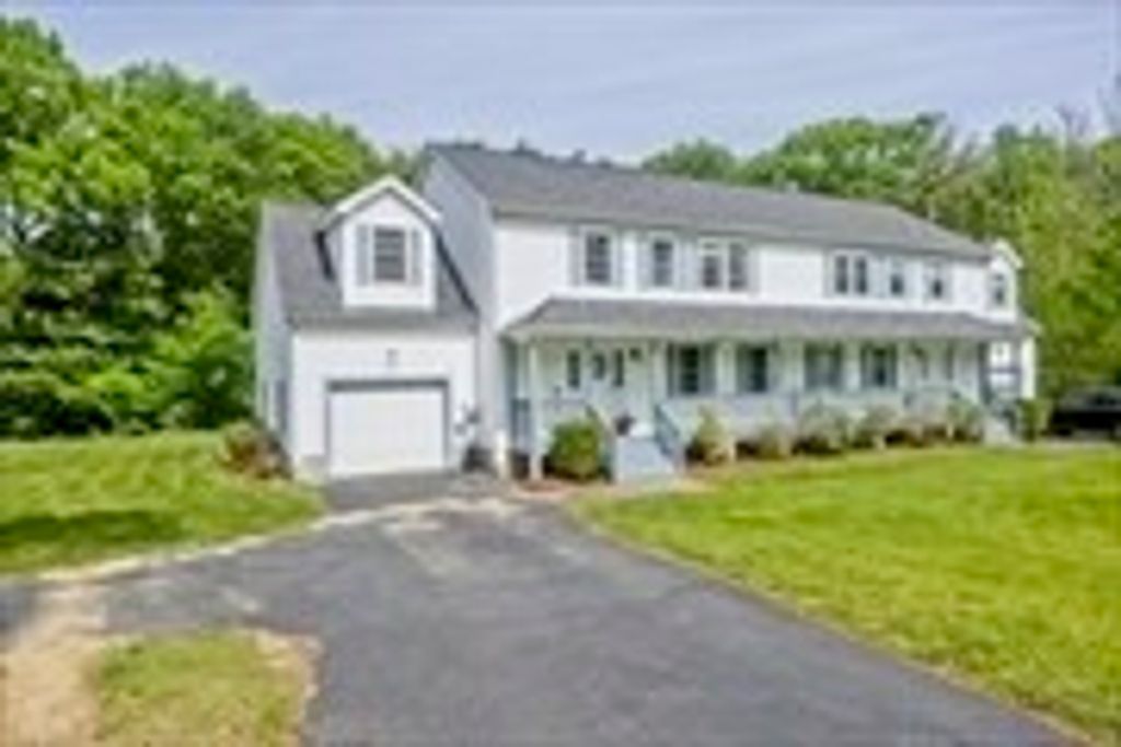 28 Sullivan Blvd A, Oxford, MA 01540