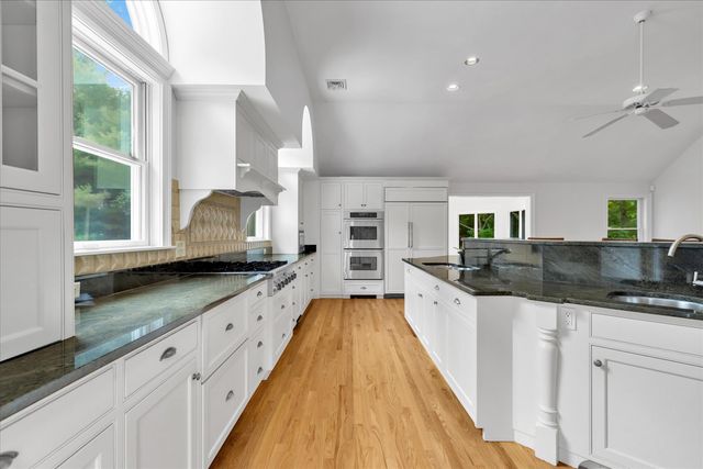 6 Heron Way, Mashpee, MA 02649