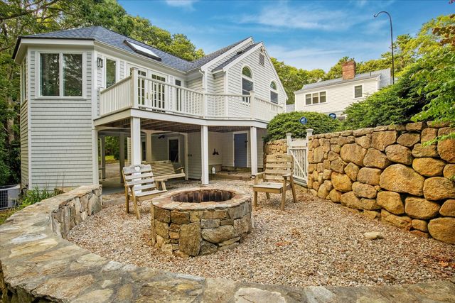 6 Heron Way, Mashpee, MA 02649