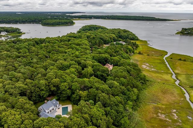 6 Heron Way, Mashpee, MA 02649