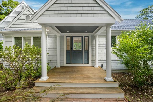 6 Heron Way, Mashpee, MA 02649