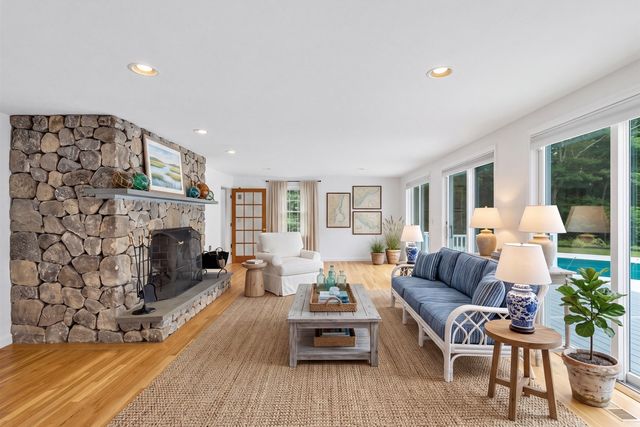 6 Heron Way, Mashpee, MA 02649