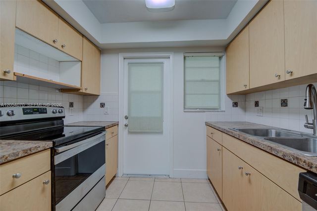 2471 SW 82nd Ave 309, Davie, FL 33324