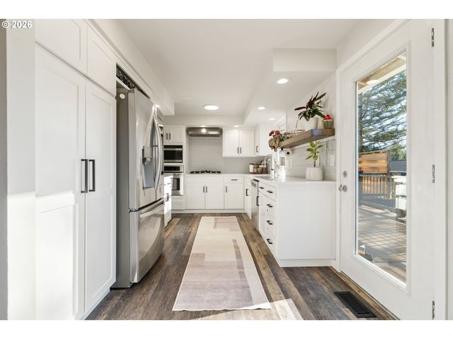 1527 Ne LA MESA Pl, Gresham, OR 97030