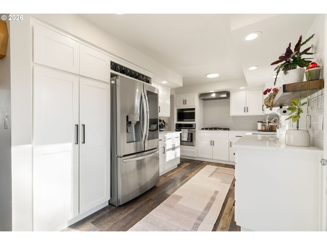 1527 Ne LA MESA Pl, Gresham, OR 97030