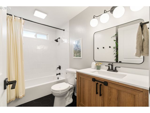 1527 Ne LA MESA Pl, Gresham, OR 97030