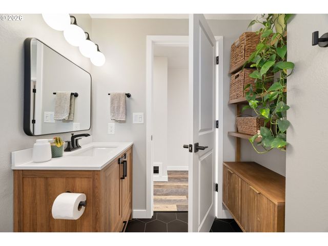 1527 Ne LA MESA Pl, Gresham, OR 97030