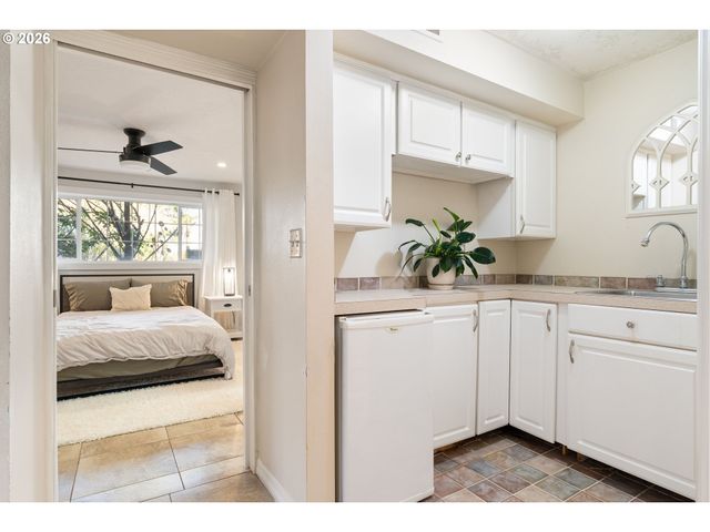 1527 Ne LA MESA Pl, Gresham, OR 97030