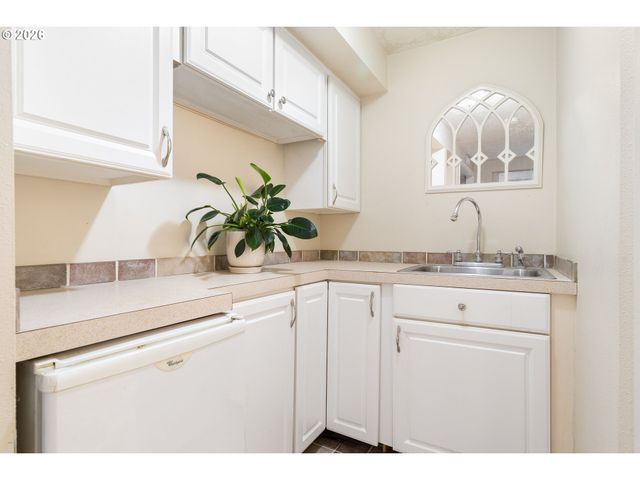 1527 Ne LA MESA Pl, Gresham, OR 97030