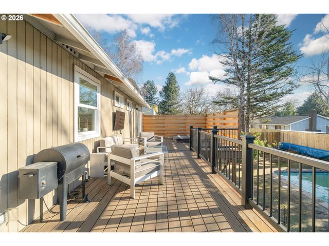 1527 Ne LA MESA Pl, Gresham, OR 97030