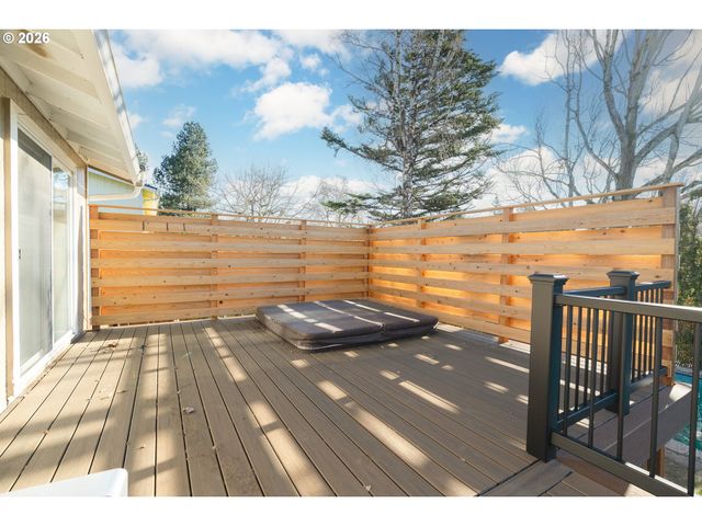 1527 Ne LA MESA Pl, Gresham, OR 97030