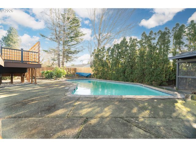 1527 Ne LA MESA Pl, Gresham, OR 97030