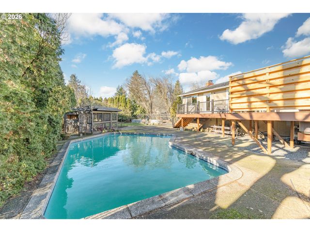 1527 Ne LA MESA Pl, Gresham, OR 97030