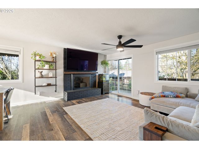 1527 Ne LA MESA Pl, Gresham, OR 97030