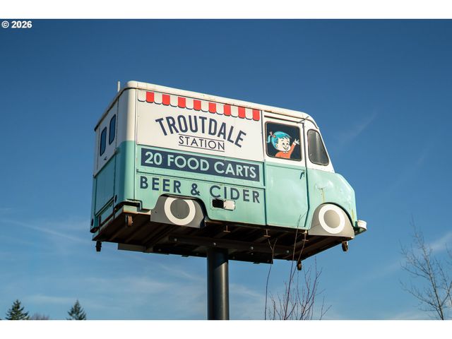 1527 Ne LA MESA Pl, Gresham, OR 97030