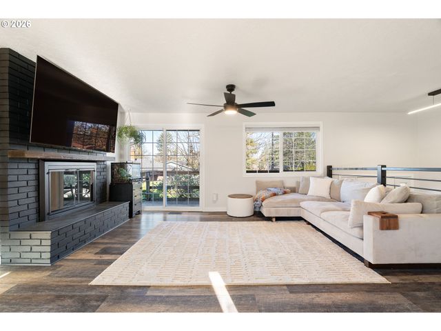 1527 Ne LA MESA Pl, Gresham, OR 97030