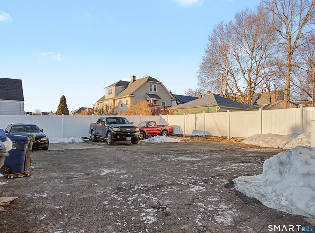 1872 North Avenue 2nd Floor, Bridgeport, CT 06604