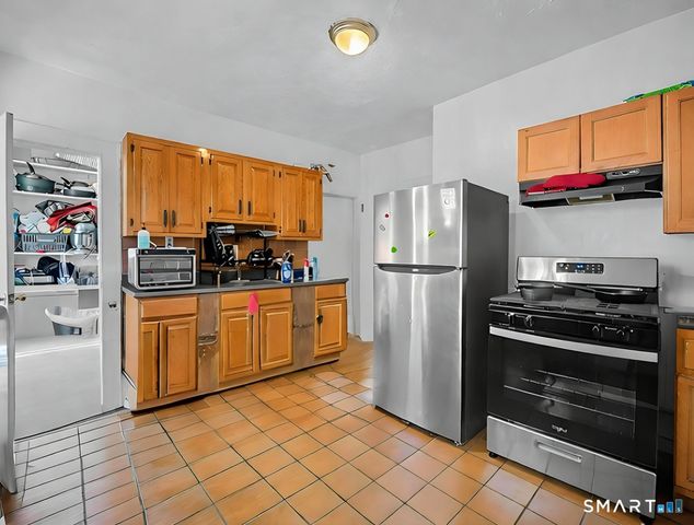 1872 North Avenue 2nd Floor, Bridgeport, CT 06604